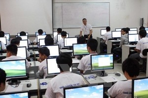 Students join an informatics lesson in Hà Nội. Việt Nam has achieved good results at the Asia Informatics Olympiad 2018. — VNA/VNS Photo
