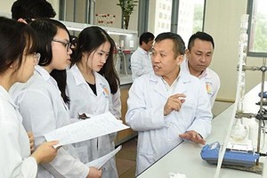 Students of Hanoi University of Science and Technology regularly attend practice sessions in research academies and laboratories