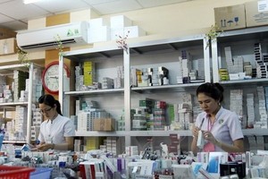 Bidding activities for medicines and medical equipment have increased in the last two weeks as a new government policy for transparent bidding, which aims to lower drug prices, has taken effect (Illustrative image. Source: VNA)