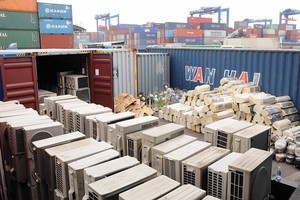 A report from the General Department of Vietnam Customs said there were over 5,000 scrap containers held up at ports in Hai Phong and HCM City. (Photo: thoibaokinhdoanh.vn)
