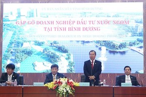 At a meeting between province leaders and enterprises (Photo: SGGP)