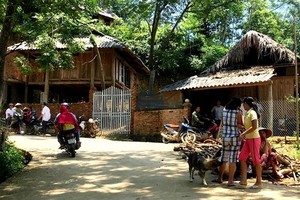 Health sector supports those in HIV incident in Kim Thuong Commune