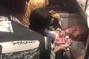 Woman gives birth on Sai Gon- Hanoi train