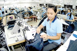 Vietnam's garment, textile exports likely to exceed US$1b plan (Photo: SGGP)