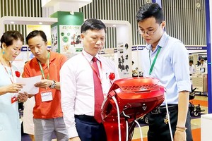 Visitors at the exhibition (Photo: SGGP)