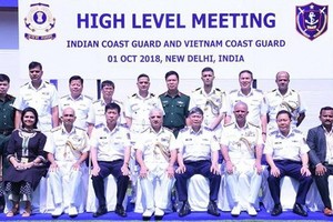 Vietnamese and Indian coast guards (Source: VNA)