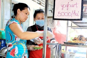 Street food sellers to be fined million dong for falling foul of regulation