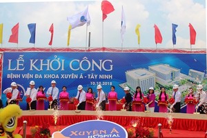 The ceremony to start the construction of the Xuyen A-Tay Ninh hospital on October 10 (Photo: VNA)