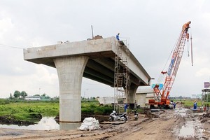 Mekong residents await highway for easier traveling