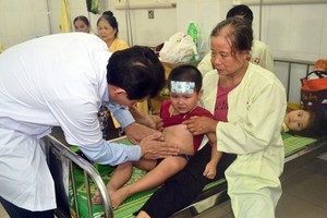 Over 200 kids, teachers hospitalized after buffet lunch