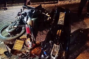 Six injured when drunk female driver rams motorbikes