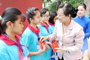 Gov’t sends 2,500 tons of rice as relief for upcoming Tet holiday