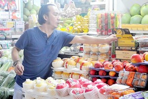 Face-off between local fruits vs imported