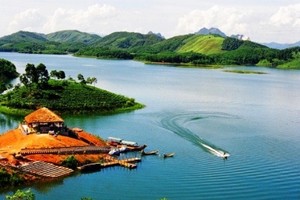 According to the master plan, Thac Ba Lake will become a national tourism site with 380,000 visitors by 2025 and 1 million by 2030 (Photo: baochinhphu.vn)