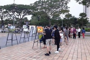 Photo exhibition raises fund for cancer patients