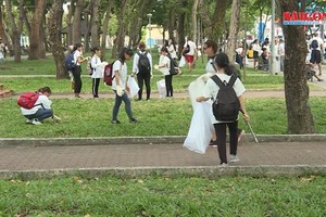 City dwellers, volunteers take part in campaign to reduce plastic waste 