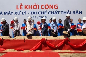 The ceremony to begin the construction of a waste-to-energy plant of the Tasco JSC in Cu Chi district, HCM City, on November 22, 2018 (Photo: VNA)