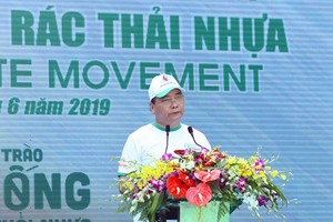 PM Nguyen Xuan Phuc speaks at the launching ceremony for the national campaign on plastic waste prevention in Hanoi on June 9.(Photo: VNA)