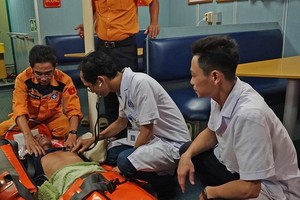 Sick angler rescued in sea off Hoang Sa Islands