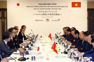 PM Nguyen Xuan Phuc has a round-table talk with Japan’s leading corporations on July 1. (Photo: VNA)