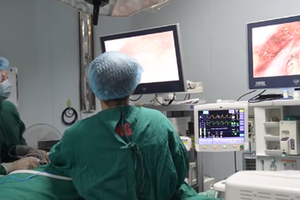 Over 300 foreign medical workers learn Vietnamese thyroid laparoscopy technique