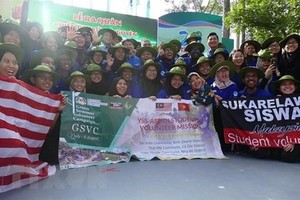 Malaysian students join volunteer campaign in HCM City