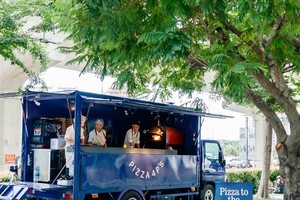With new food trucks rolled out in districts 1, 2 and 7, HCM City is now offering outdoor dining experiences to both locals and visitors. (Photo courtesy of Pizza 4P’s)