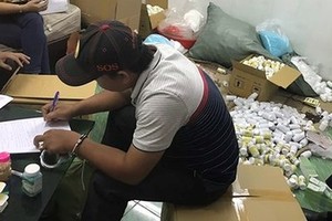 Police seize fake medicine (Photo: SGGP)