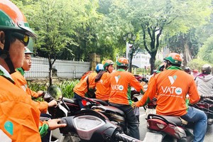 Vato, a new taxi service recently operating in Vietnam and is a typical example of a business in the digital economy. (Photo: SGGP)