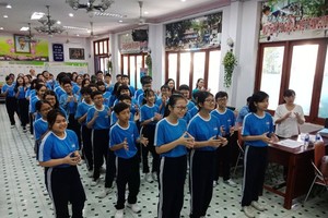 Le Quy Don students in an interactive class 