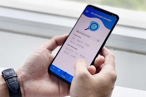 The HCMC Department of Health has already launched the application ‘Information on Disease Diagnosis and Treatment’, which retrieves information from the common database, onto mobile devices. (Photo: SGGP)