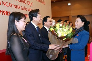 Top legislator hails teachers’ contributions to national education development