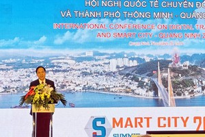 Standing Vice Chairman of the Quang Ninh Province People’s Committee Dang Huy Hau delivered his speech