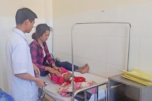 100 people hospitalized after eating donated food in Lam Dong