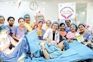 HCMC greets first new citizens of 2020