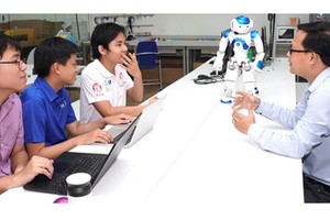 Students are learning in an AI lab of HCMC University of Science. (Photo: SGGP).