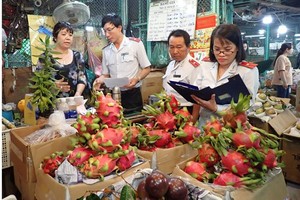 Health inspectors pay visits to traditional markets ( Photo: SGGP)