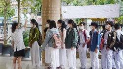 Authorities in HCMC decide to resume education for 12th graders from March 15
