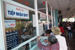 HCMC provides at-home examination for elderly citizens amid Covid-19 pandemic (Photo: SGGP)