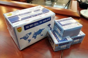 The quick test kit developed by Vietnam Military Medical University and Viet A Technology Corporation. (Photo: SGGP)