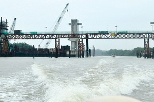 Cay Kho sluice gate in Binh Chanh District, one of key components of the mammoth anti-flooding project (Photo: SGGP)
