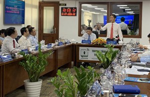 Minister of Industry and Trade Tran Tuan Anh shared solutions to form connections between his ministry and media units. (Photo: SGGP)