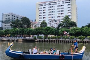 Tourists enjoy their time in HCM City (Source: kichcaudulichtphcm.vn)