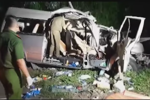 The scene of the accident which left eight people dead and seven others injured in Binh Thuan Province (Photo: SGGP)