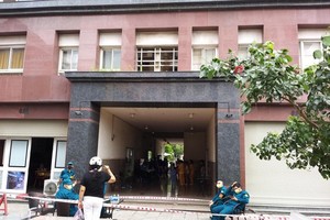 Apartment block in District 12 under lockdown due to Covid-19