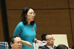 Pham Thi Minh Hien, a deputy from Phu Yen Province, at National Assembly's Wednesday plenary session in Hanoi — VNA/VNS Photo