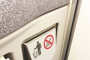 Civil Aviation Authority of Vietnam bans one man for smoking on flight (Photo: SGGP)