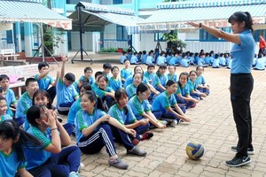 School managers make efforts to offer Tet bonus to teachers (Photo: SGGP)