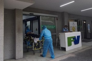 Another Philippine sailor was brought ashore for treatment in HCMC (Illustrative photo: SGGP)