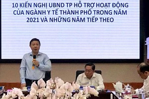 Deputy Chairman of the Ho Chi Minh City People’s Committee Duong Anh Duc speaks at the meeting (Photo: SGGP)